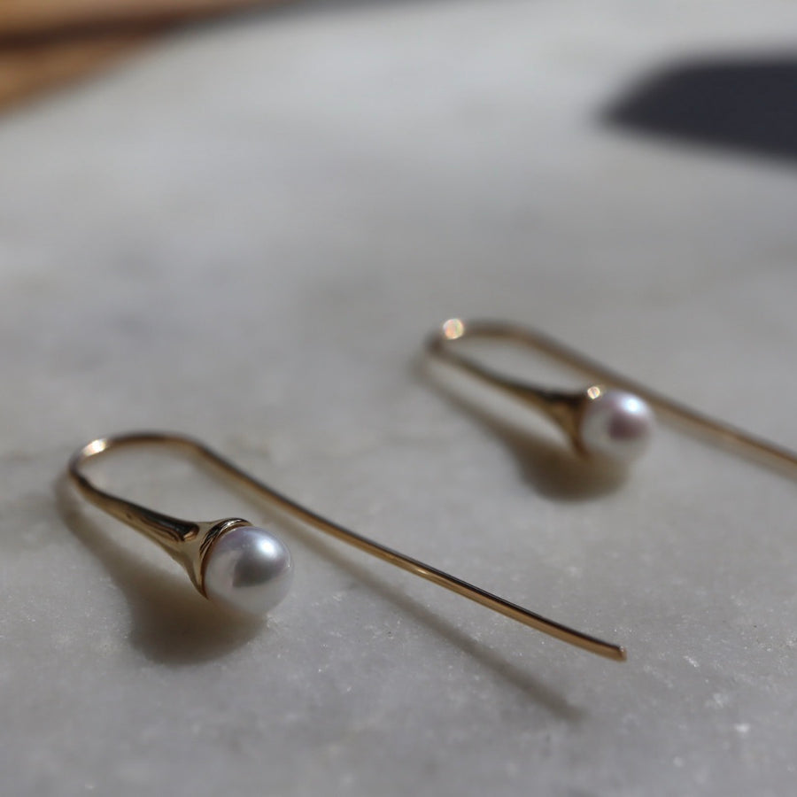 Pearl CALLA Hook Earring (Single)