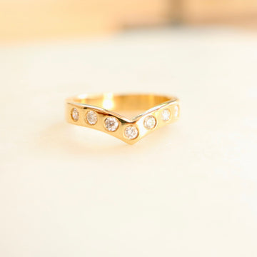 Curved Seven Diamond Band