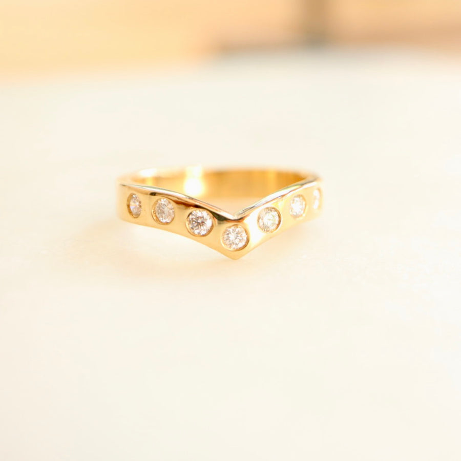 Curved Seven Diamond Band