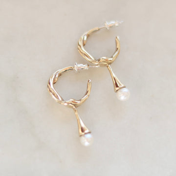 Pearl TWIST PERLA Hoop Earrings