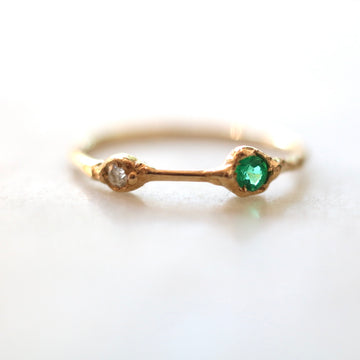 Double Ripple Ring with Emerald and White Diamond