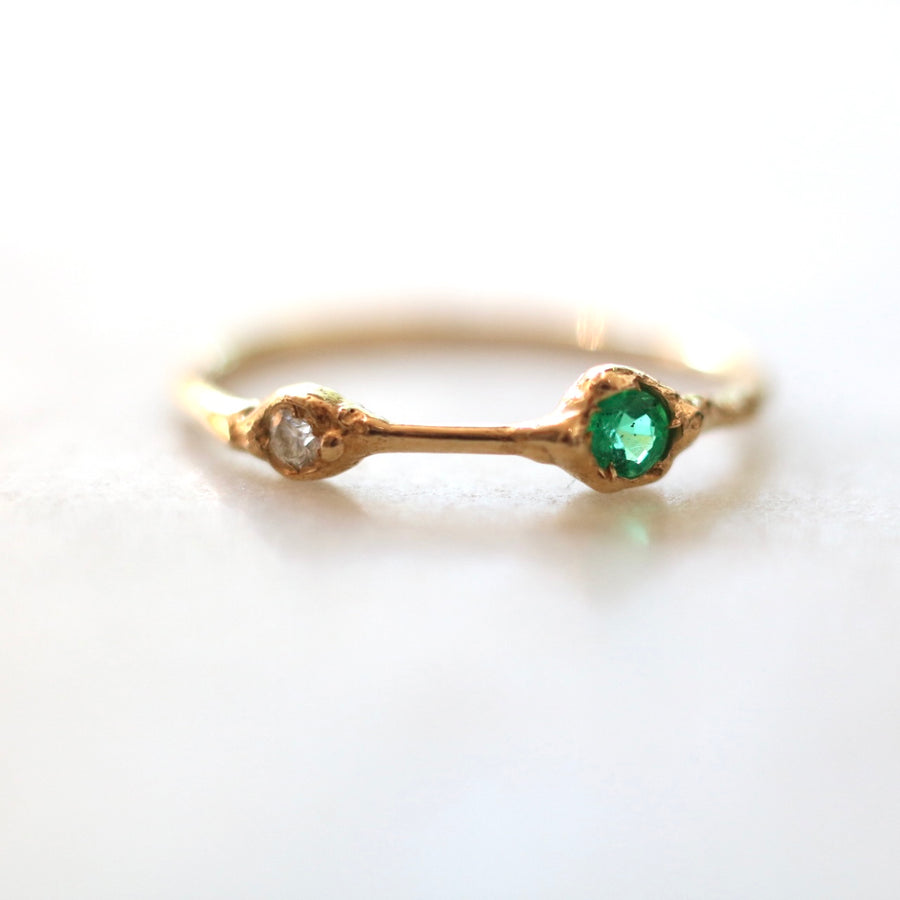 Double Ripple Ring with Emerald and White Diamond