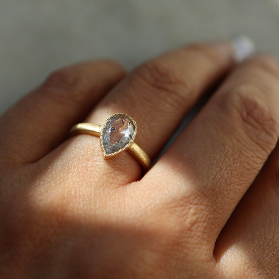 Salt and Pepper Shizuku Diamond Ring