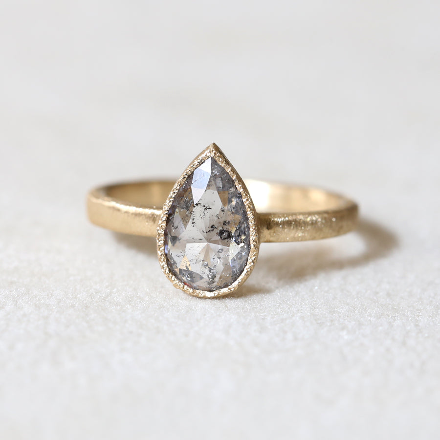 Salt and Pepper Shizuku Diamond Ring