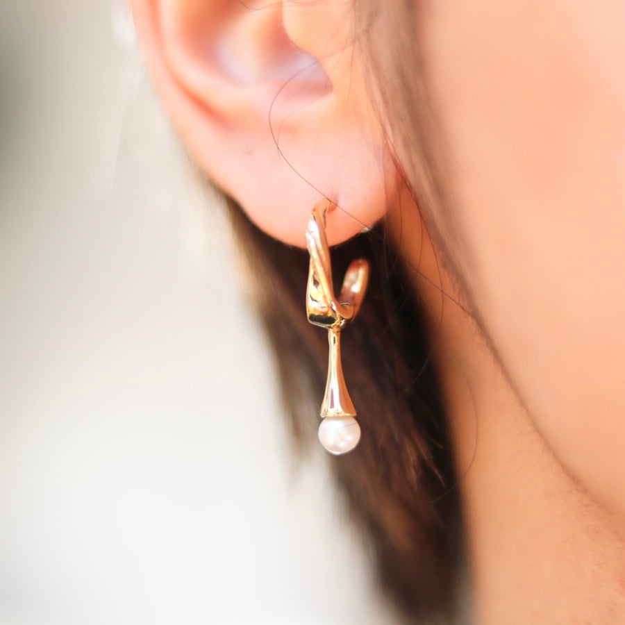 Pearl TWIST PERLA Hoop Earrings