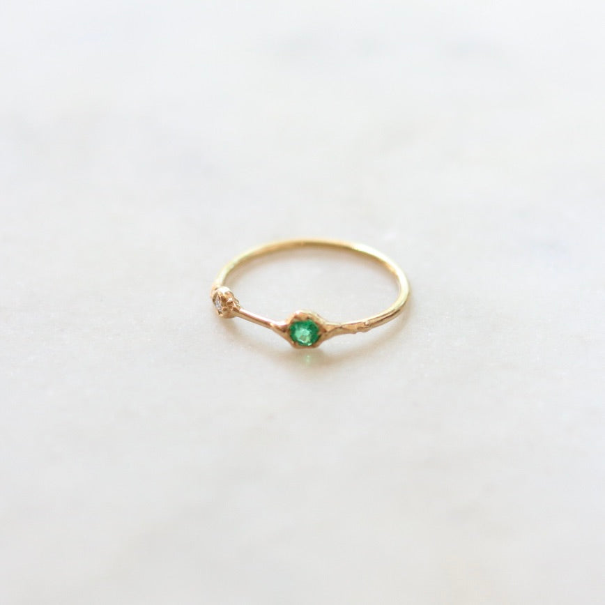 Double Ripple Ring with Emerald and White Diamond