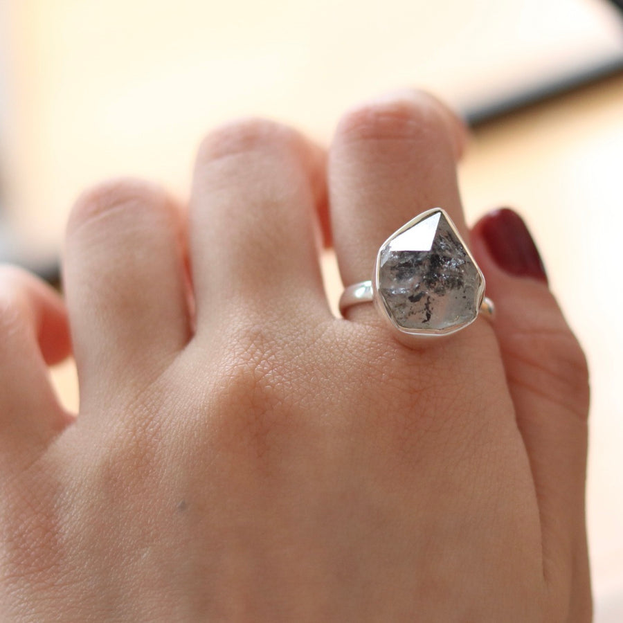 Black Inclusion Crystal Qarutz Ring