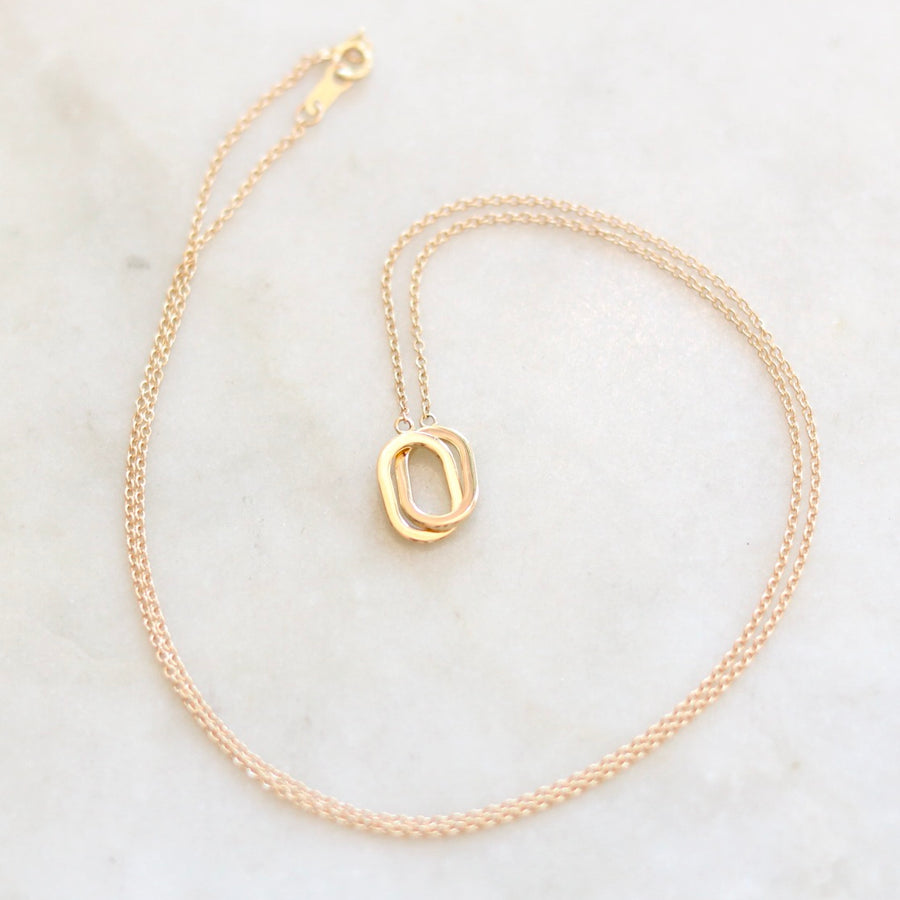 Interlocking Oval Necklace / 14K Gold
