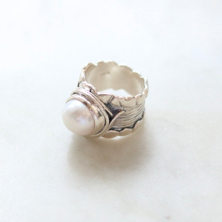 Ethnic Carving Pearl Ring