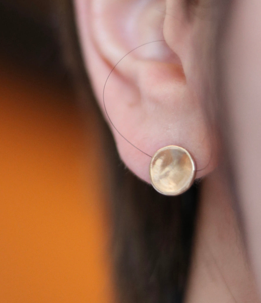 Dented round earrings