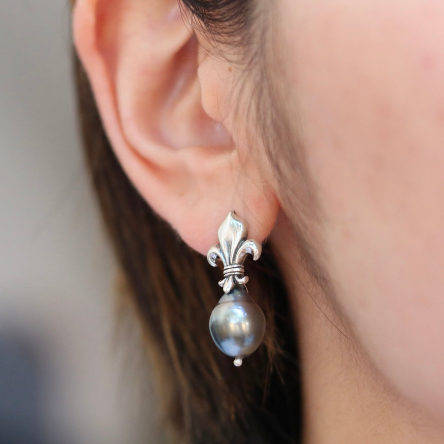 Fleur-de-Lis South Sea Gray Pearl Earrings
