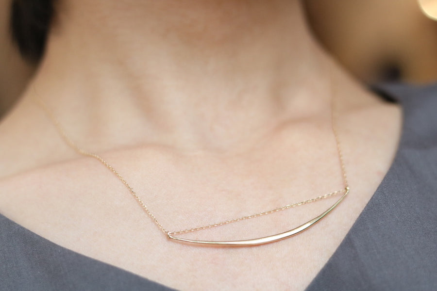 Ripple Wide Curved Bar Necklace