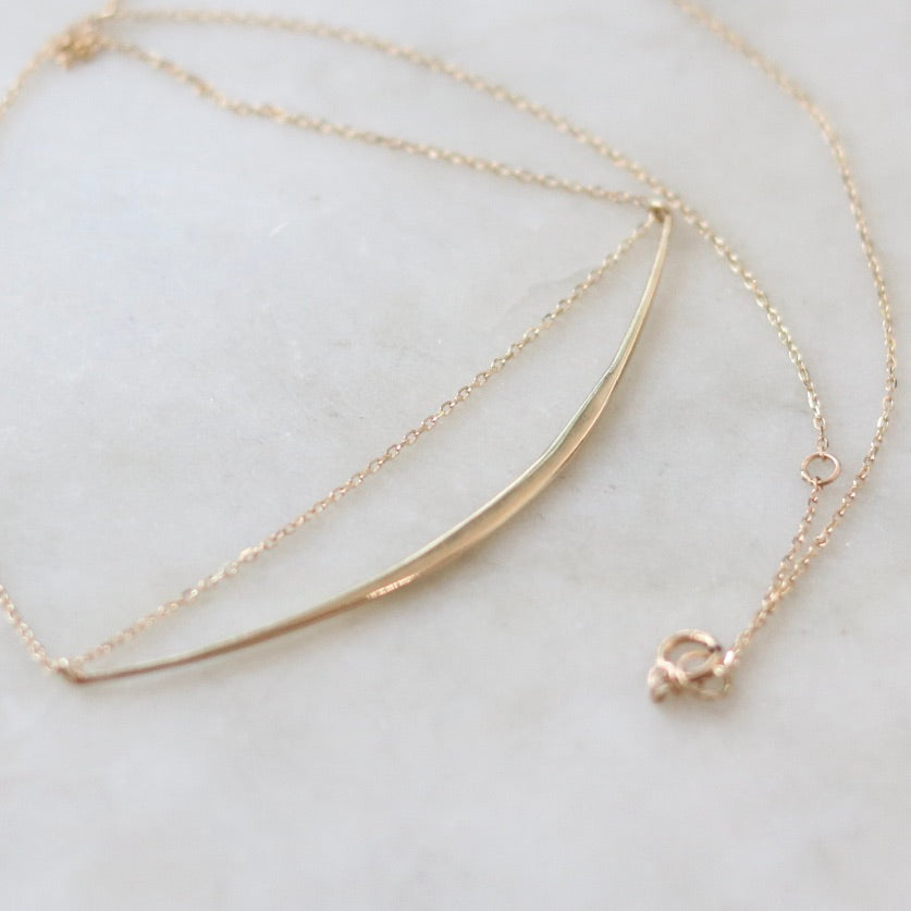 Ripple Wide Curved Bar Necklace