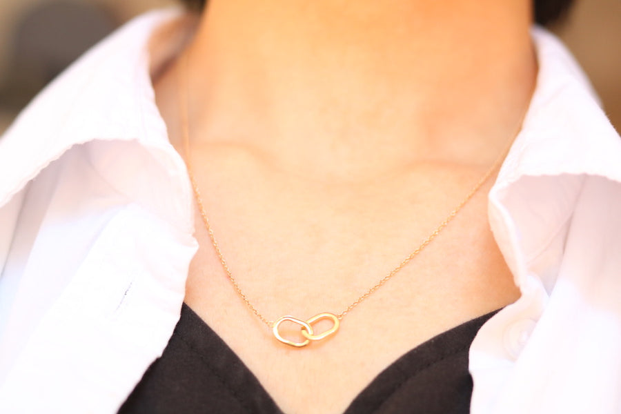 Interlocking Oval Necklace / 14K Gold