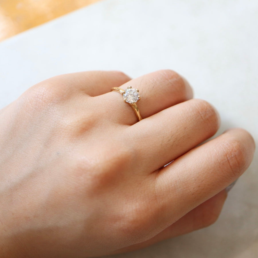 Thinking Of a 1 Carat Diamond Ring? | With Clarity
