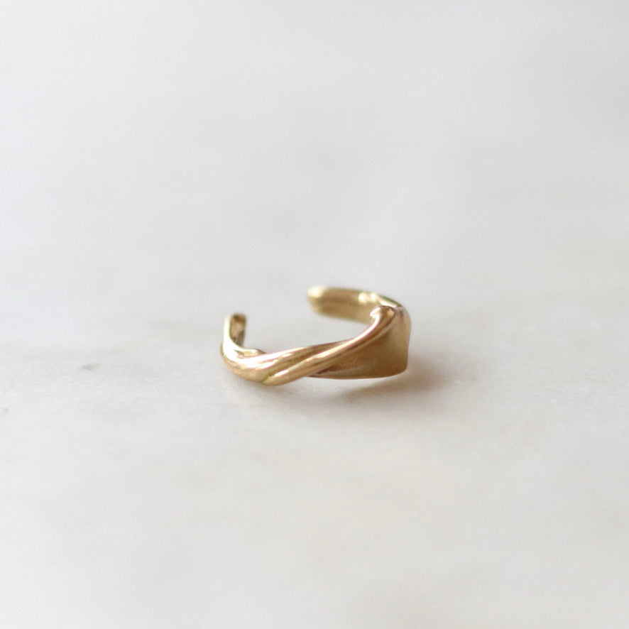 TWIST Ear Cuff