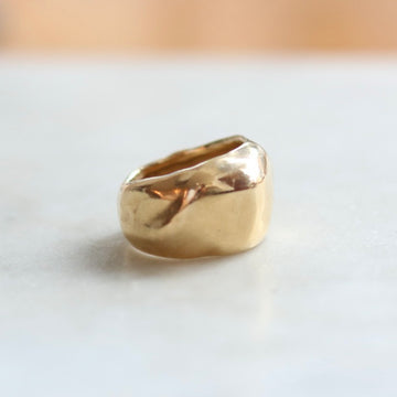 Wide Fluid Ring Gold