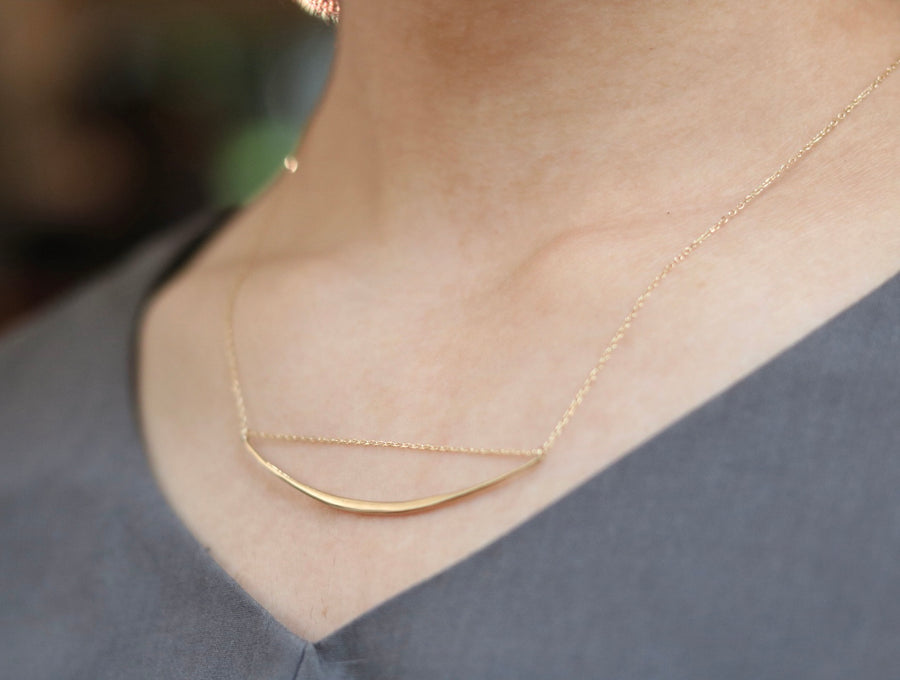 Ripple Wide Curved Bar Necklace