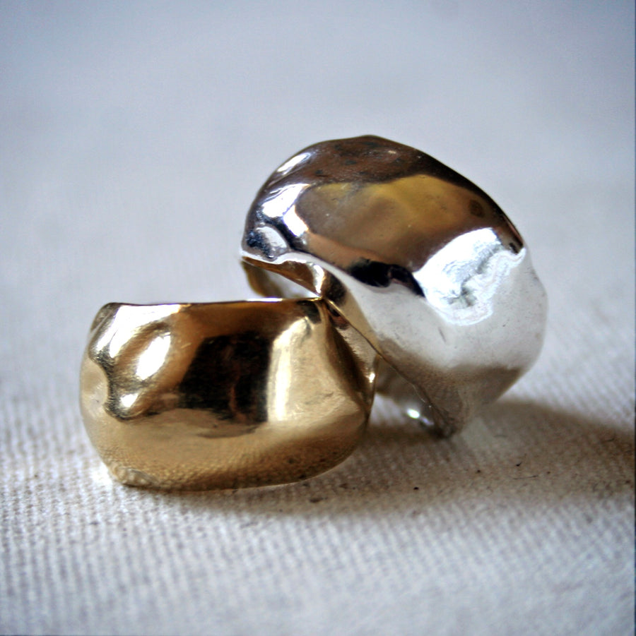 Wide Fluid Ring Gold